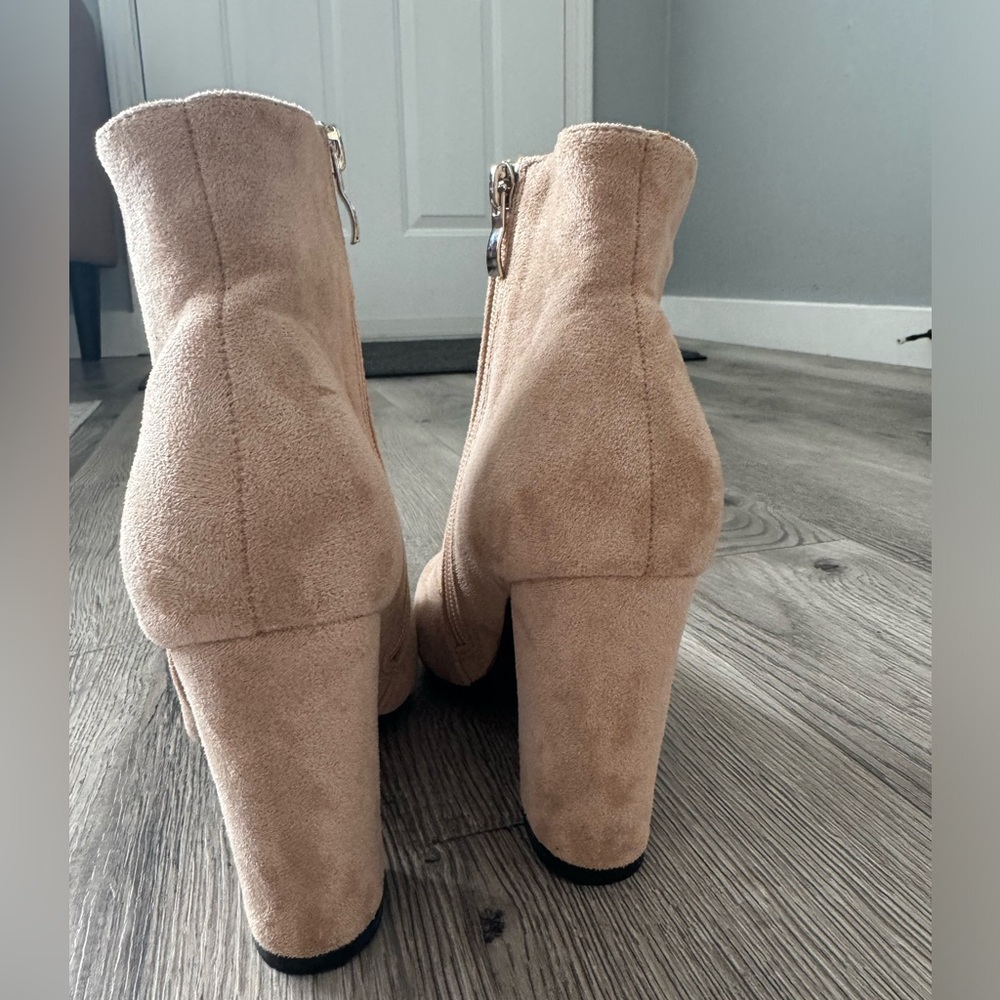 Heels - Picture 3 of 7